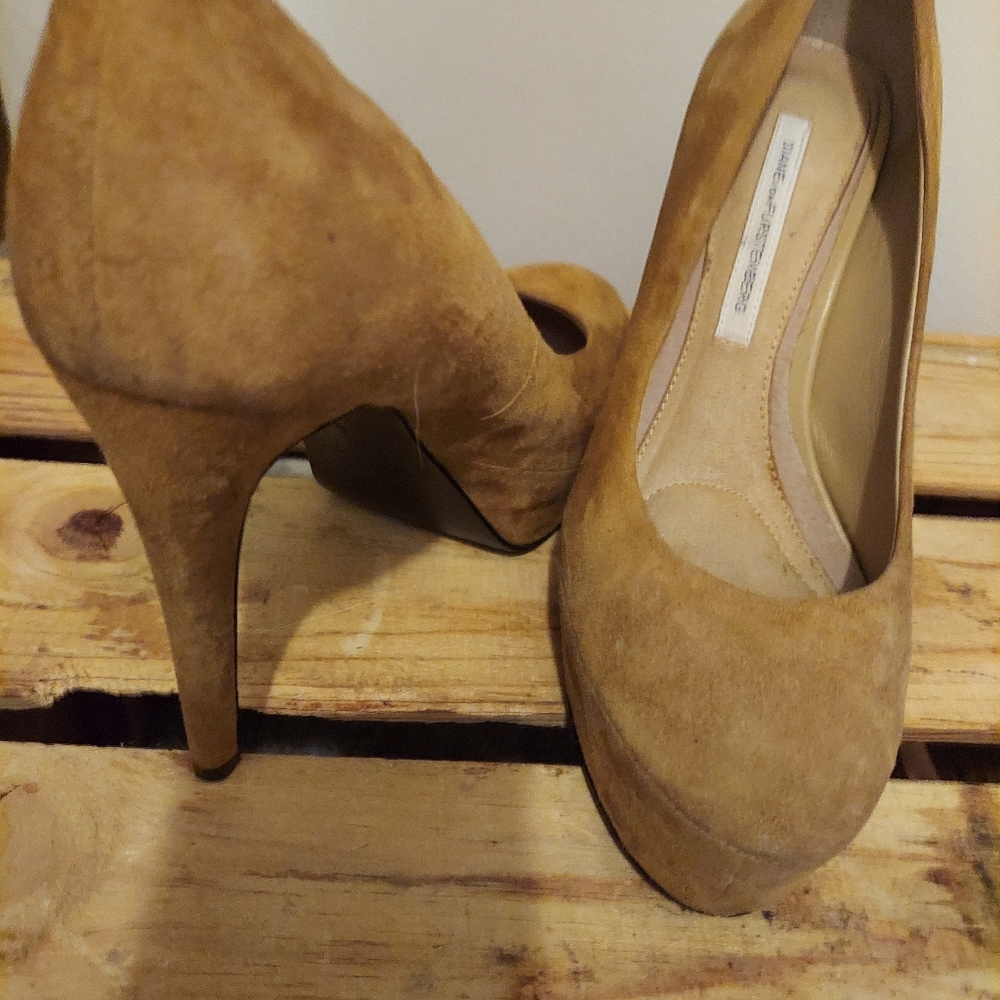 Diana Von Furstenberg suede pumps